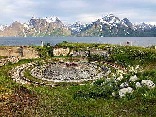 Spåkenes coastal fort