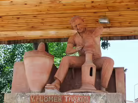 Çanakçı Heykeli
