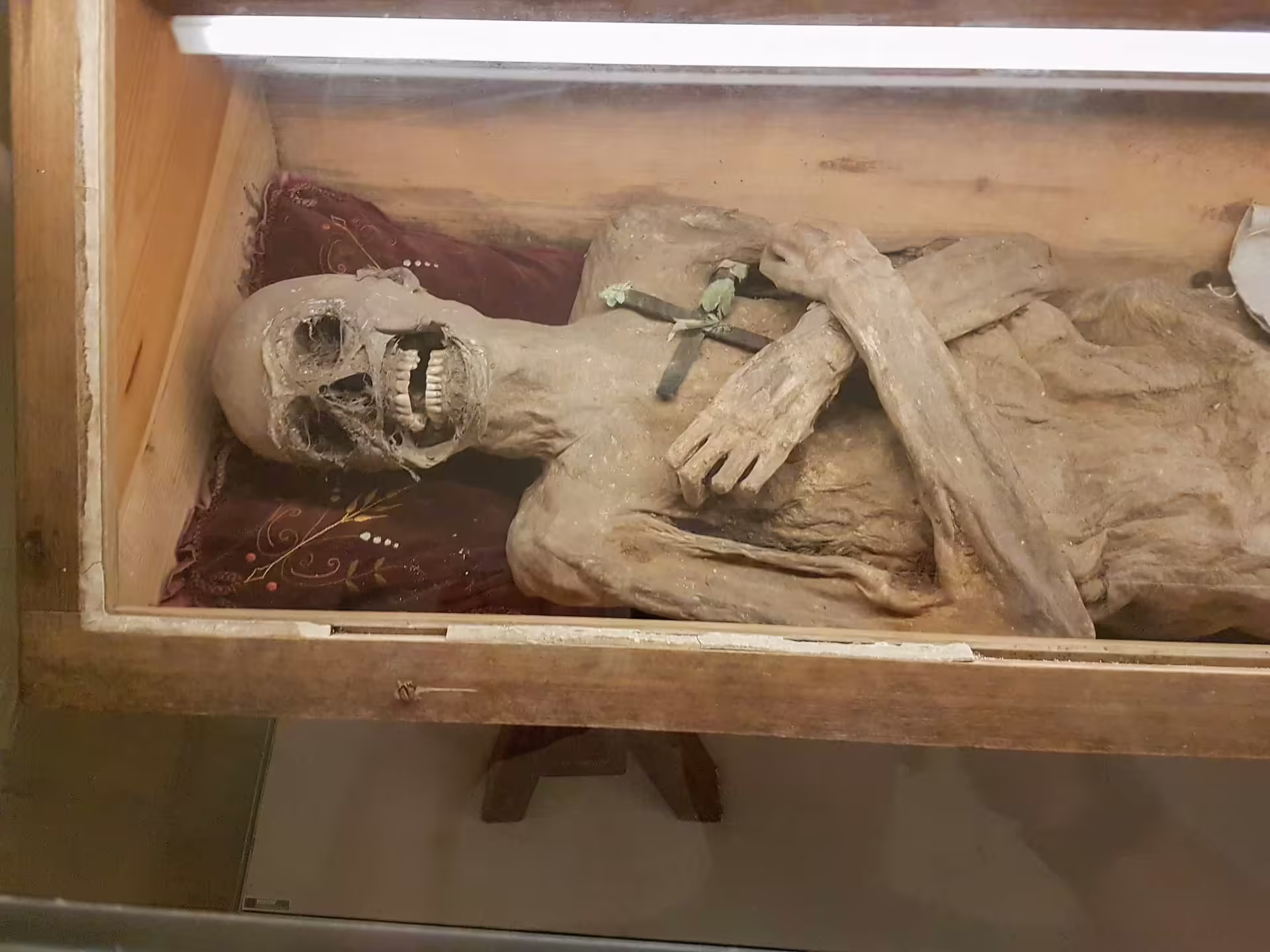 Vzduchom Vysušený Kňaz