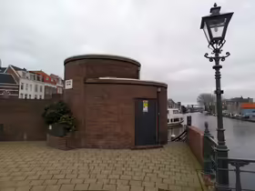 Leidenský Monumentálny Pisoár