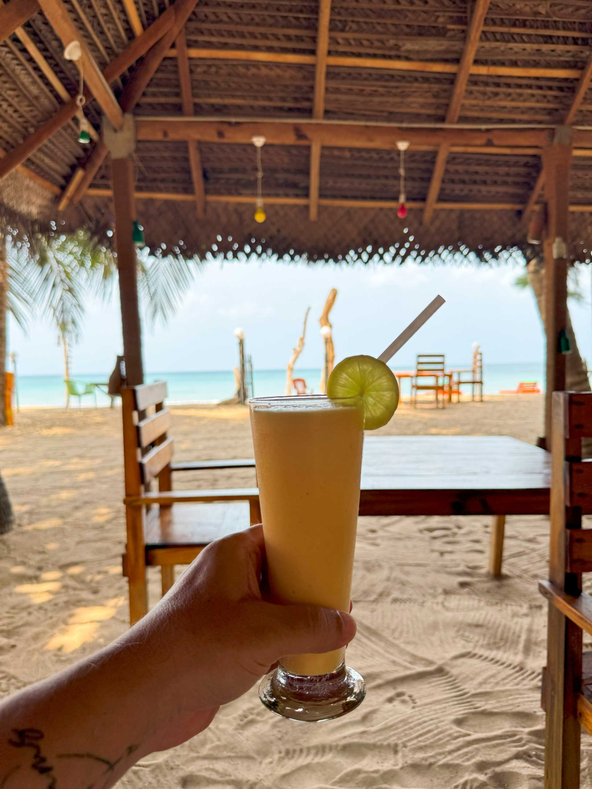 Bar na pláži, Nilaveli, Srí Lanka