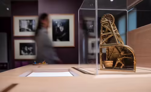 Mining Art Gallery
