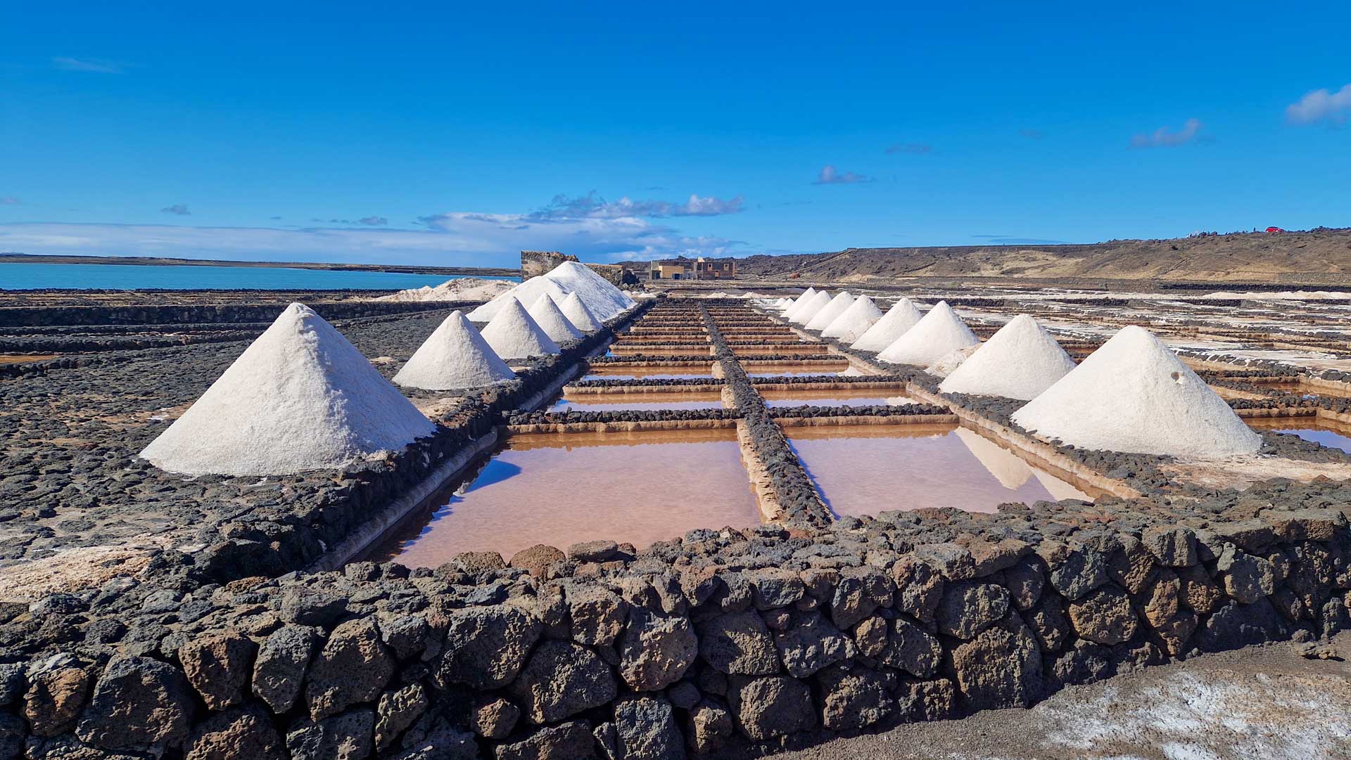 https://www.placemania.sk/wp-content/uploads/2025/07/salinas_de_janubio.jpg