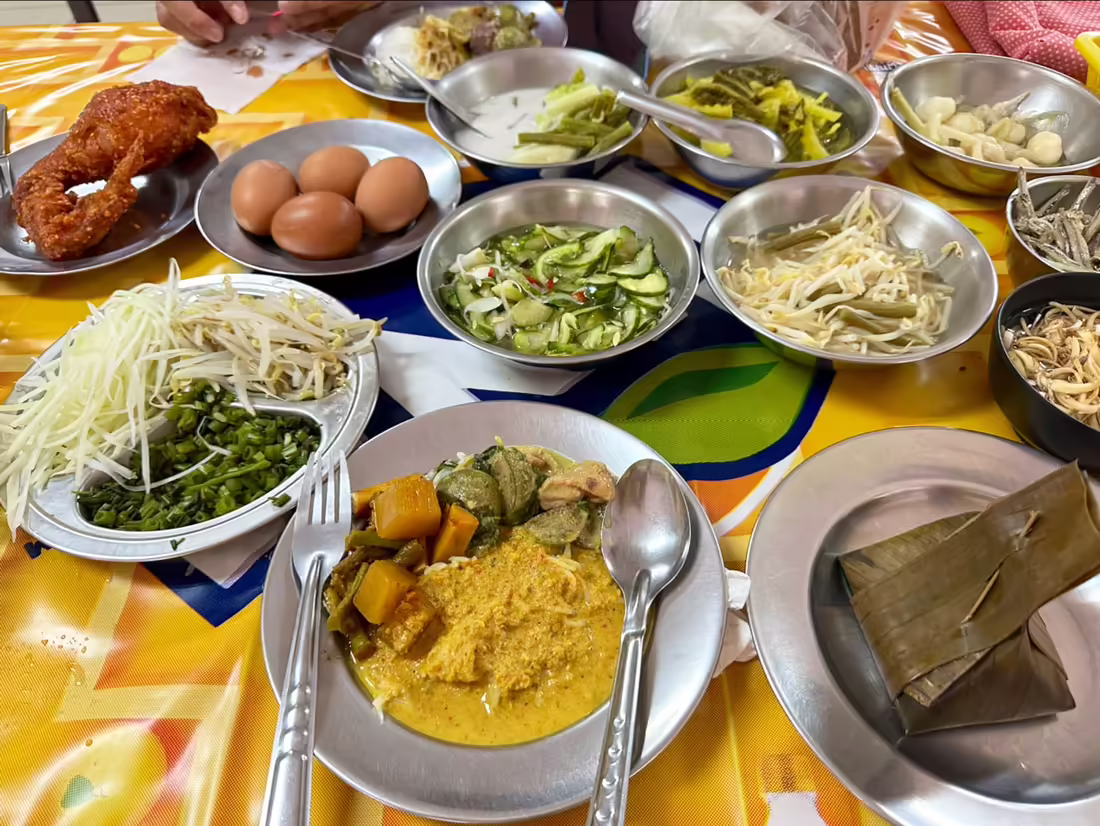 Khanom Chin PA Mai