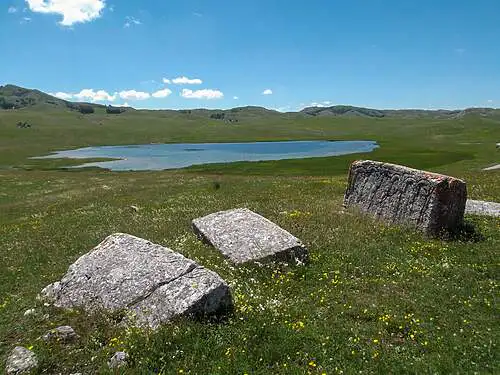 Stredoveký slovanský cintorín