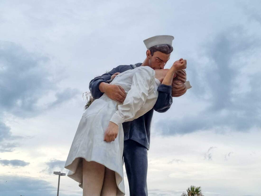 Statua del Bacio del Marinaio