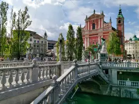 Trojitý most