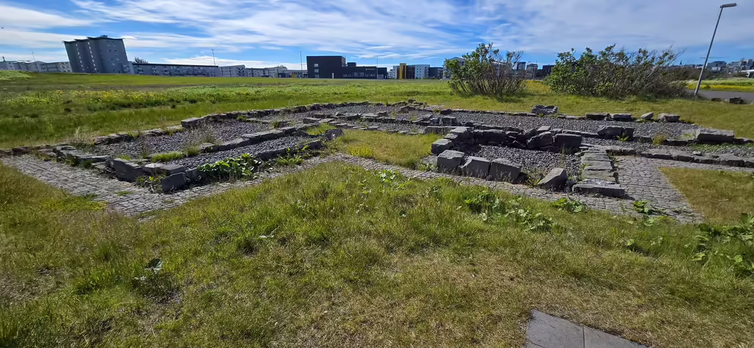 Pozostatky nemocnice Holdsveikraspítalinn í Laugarnesi v Reykjavíku, kde boli izolovaní pacienti s leprou