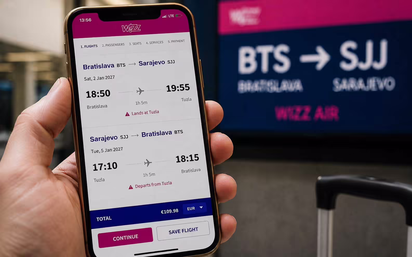 Ilustračná fotografia mobilu s Wizz Air rezerváciou Bratislava – Sarajevo, pri ktorej je upozornenie Lands at Tuzla a spiatočný odlet z Tuzly