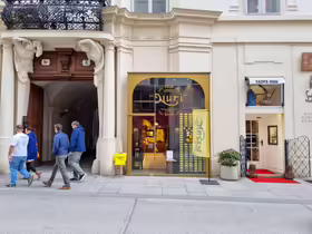 NURI Shop na Herrengasse 5 vo Viedni