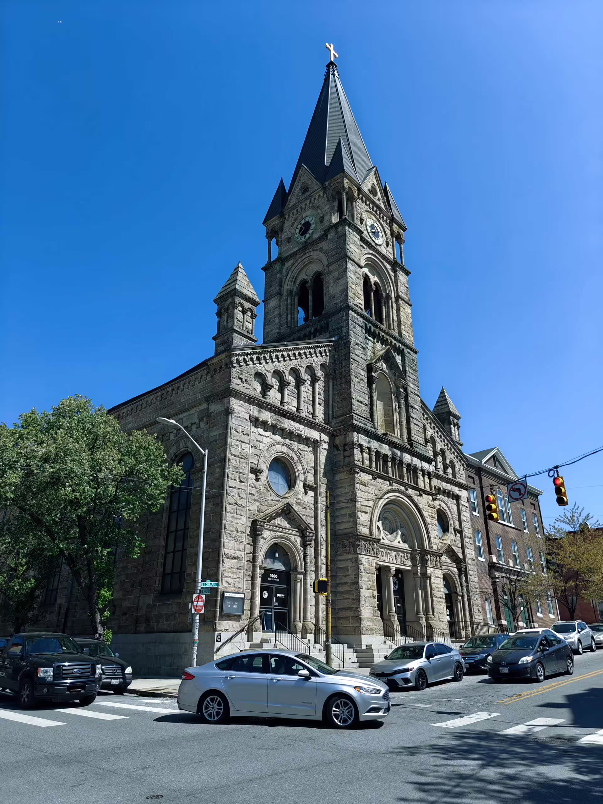 Exteriér bývalého Kostola svätého Michala v Baltimore, kde sídli Ministry of Brewing