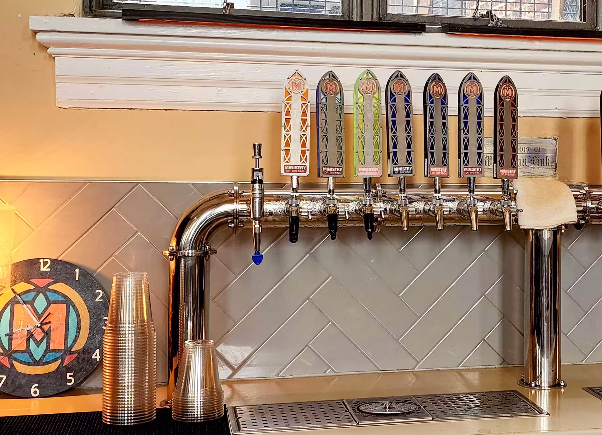 Výčapné kohúty s označením Ministry of Brewing v Baltimore