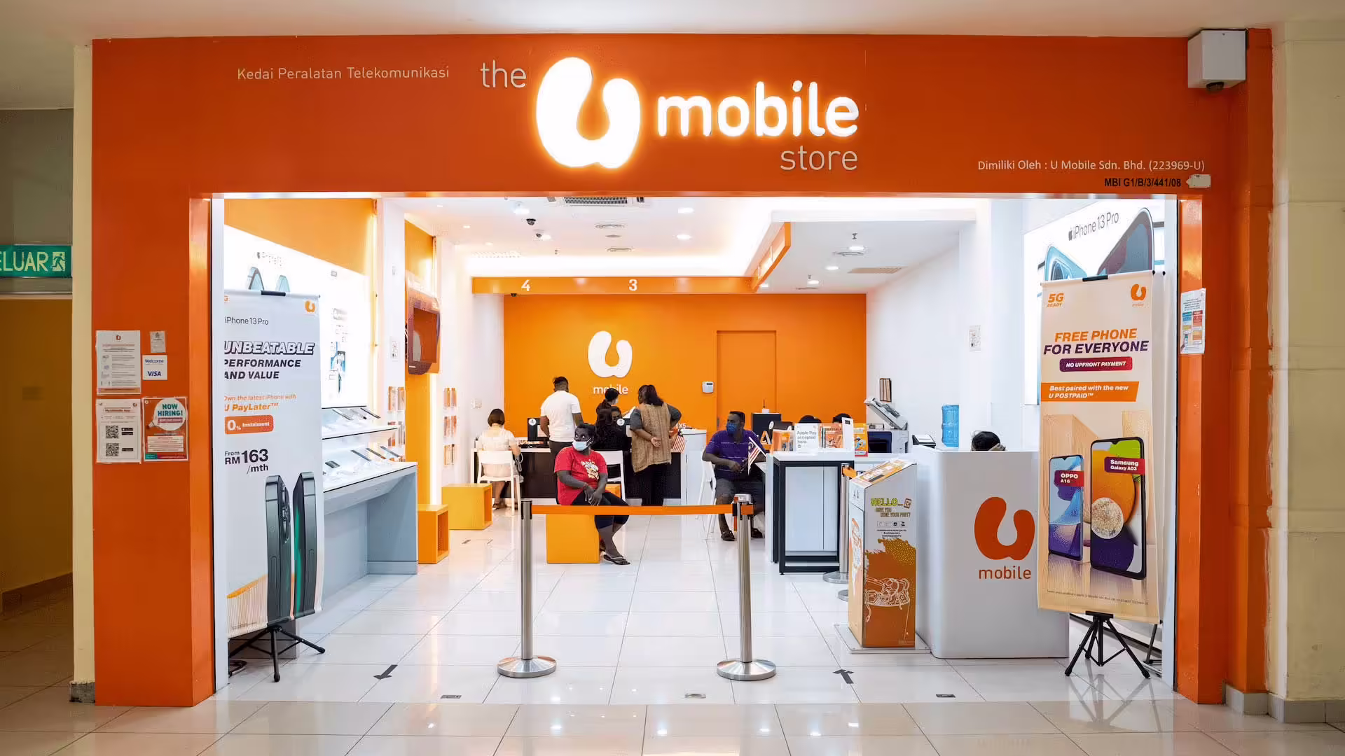 Predajňa U Mobile v Malajzii s ponukou mobilných služieb a SIM kariet