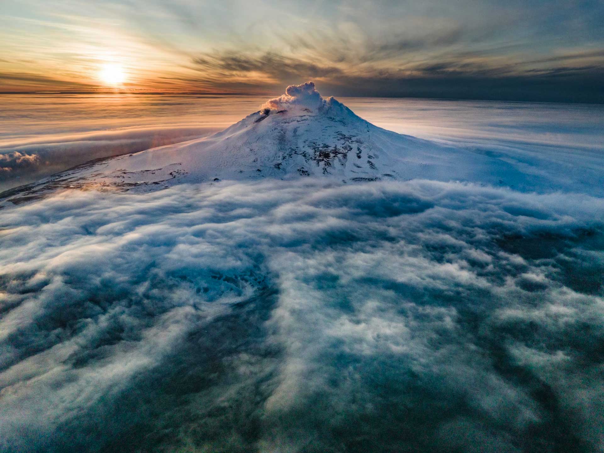 Lávové jazero na Mount Michael