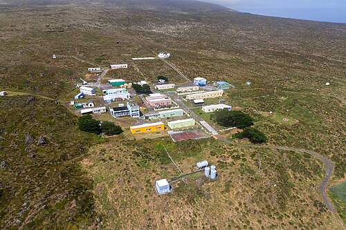 Ostrov Nový Amsterdam horel a svet sledoval skazu „Jurského parku“ v priamom prenose