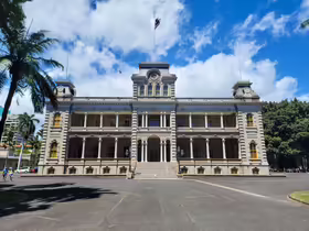 Priečelie paláca ʻIolani v Honolulu na Havaji