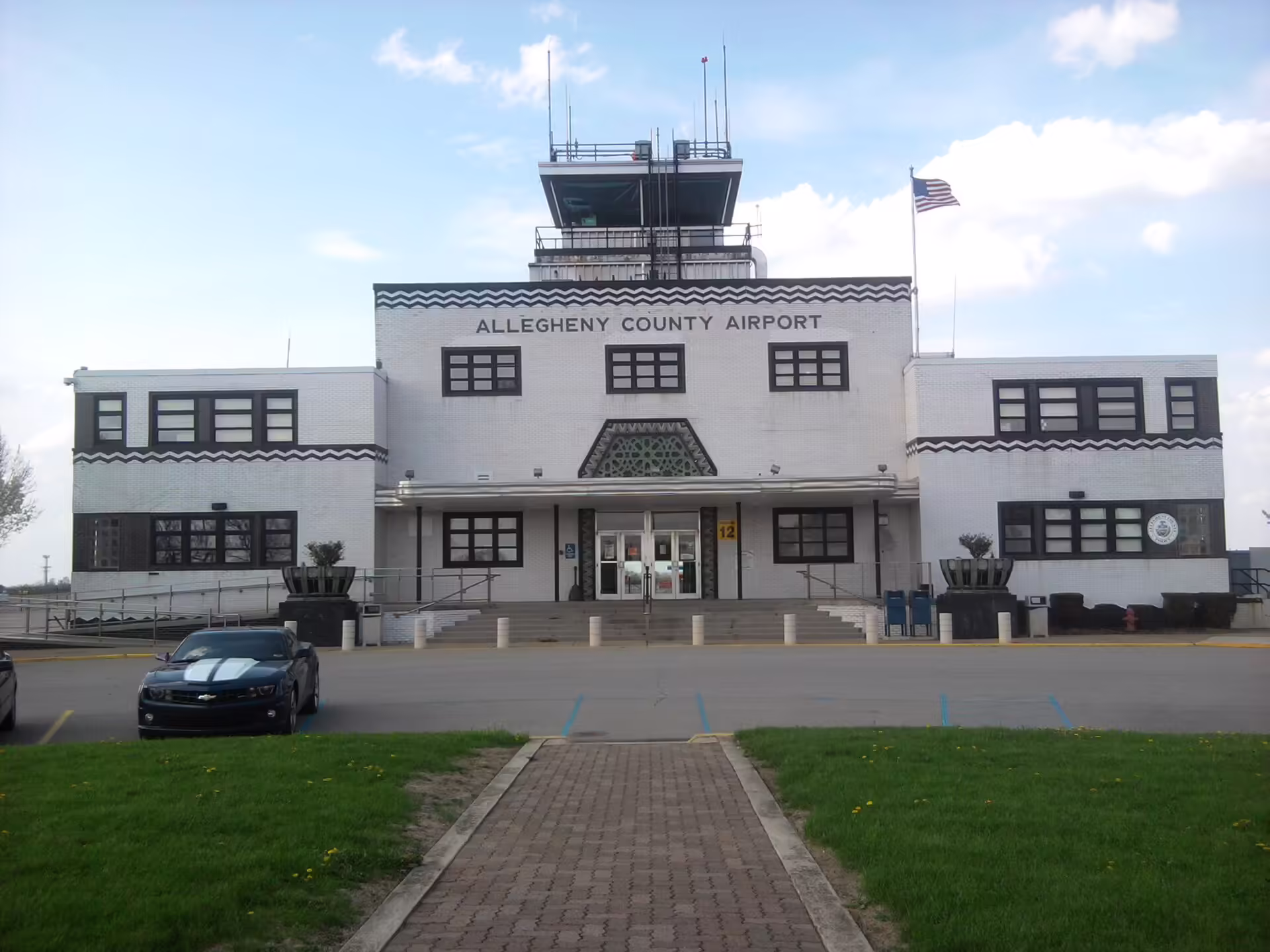 Allegheny County Airport (AGC)