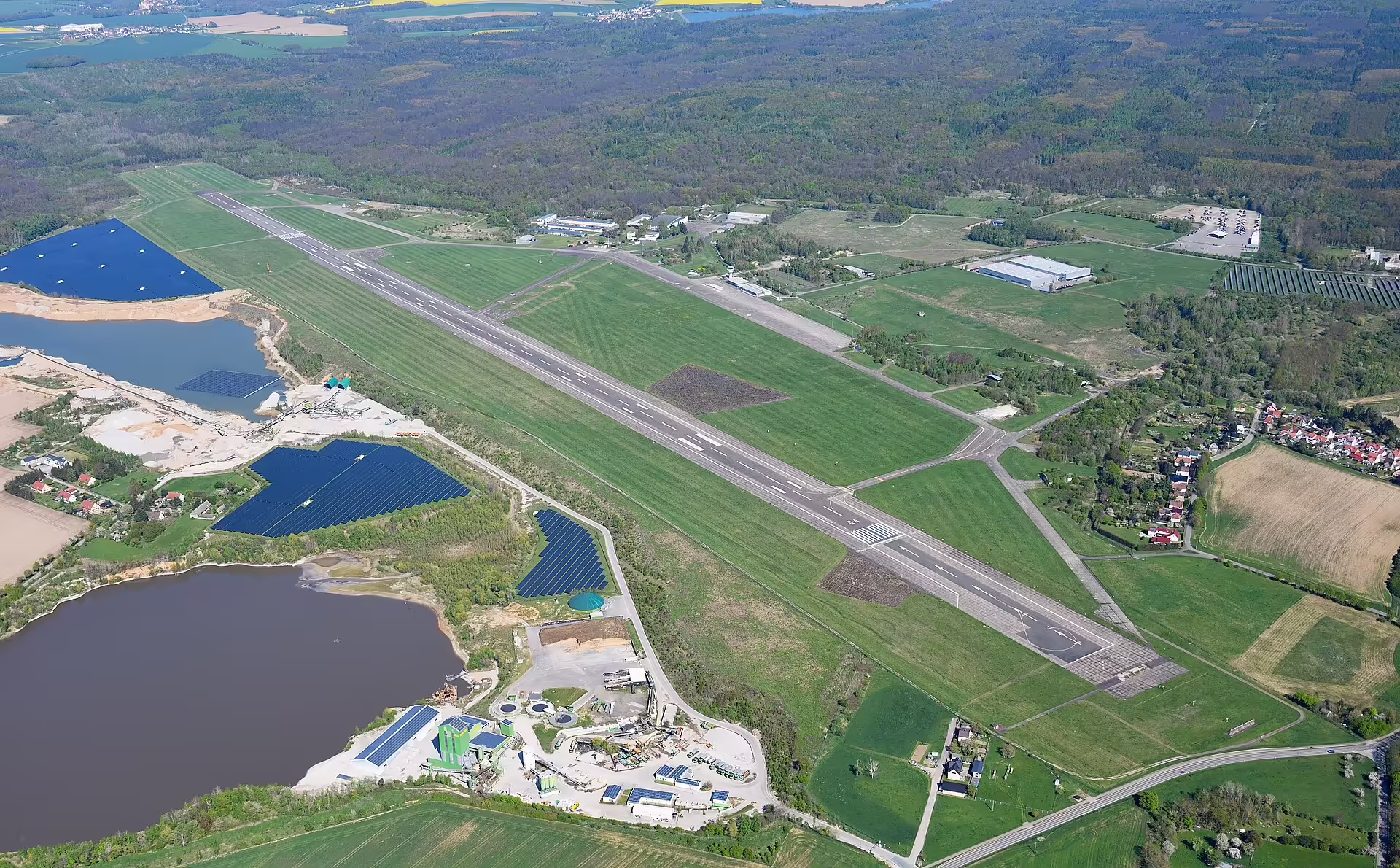 Leipzig–Altenburg Airport (AOC)