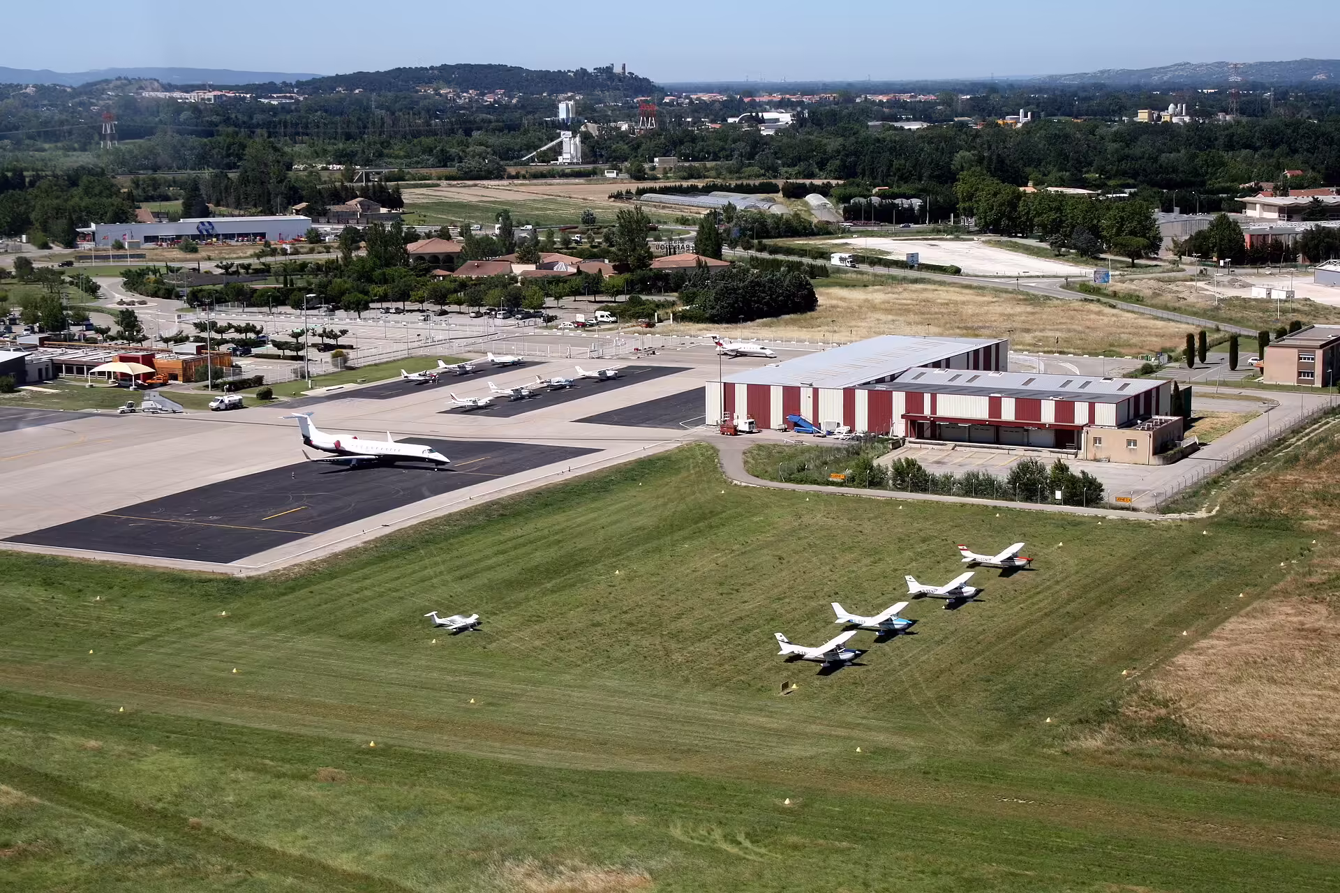 Avignon Caumont airport (AVN)