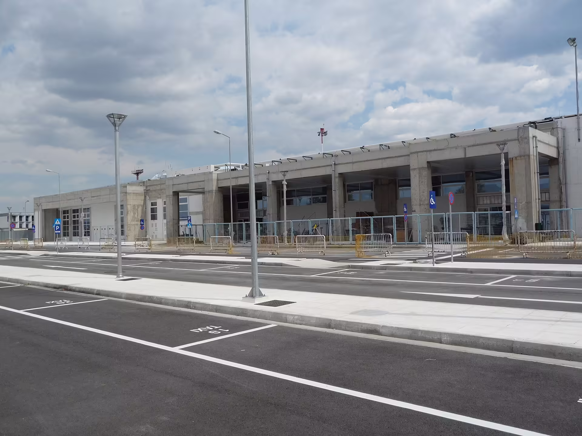 Alexandroupoli Democritus Airport (AXD)