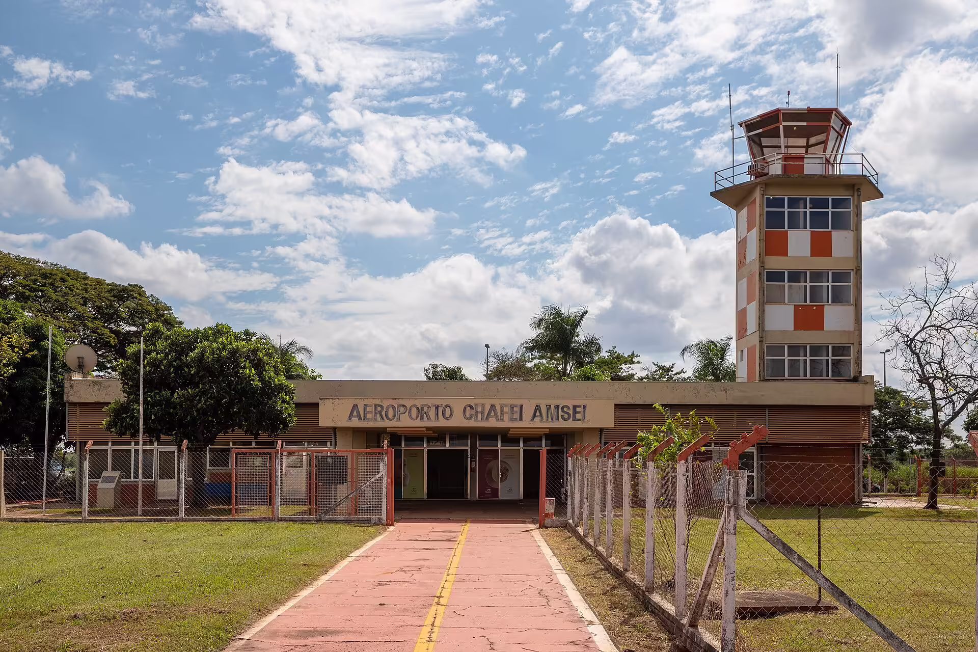Chafei Amsei Airport (BAT)