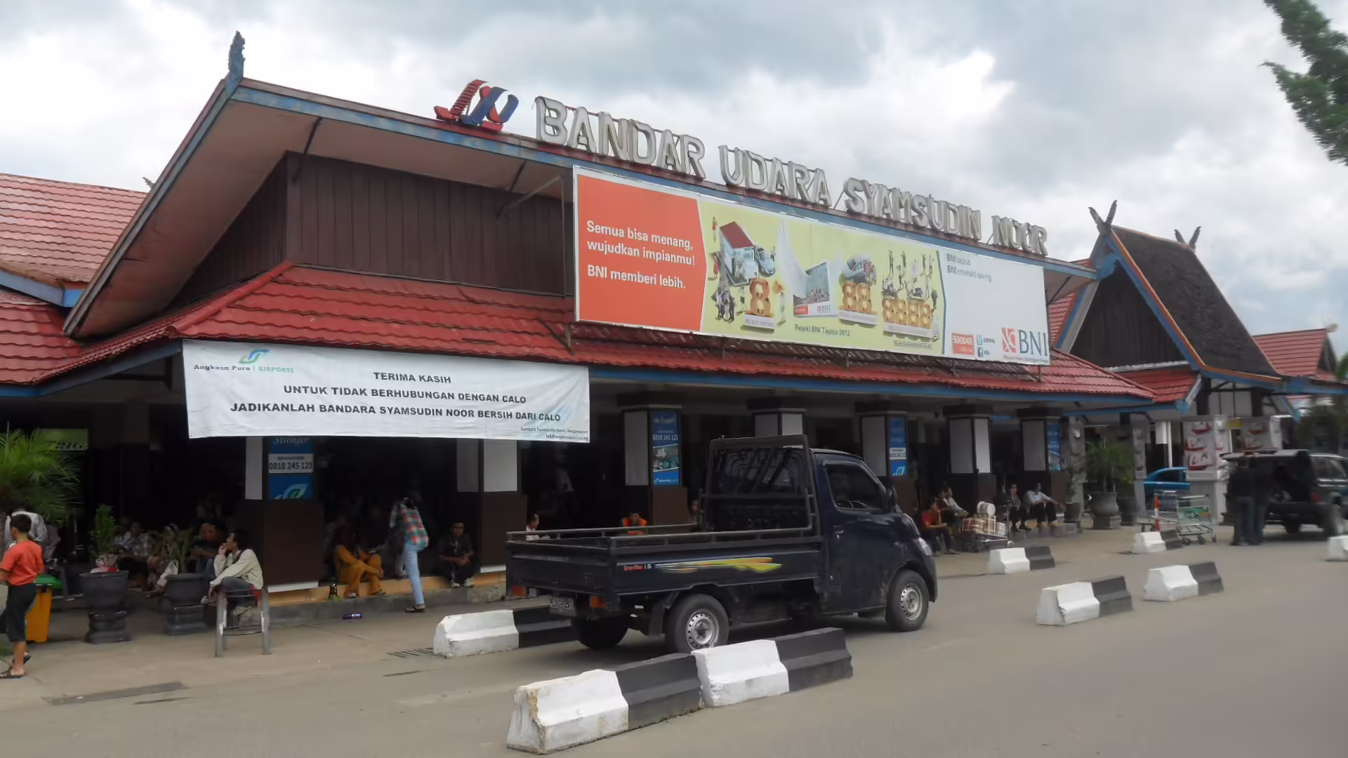 Syamsudin Noor International Airport (BDJ)