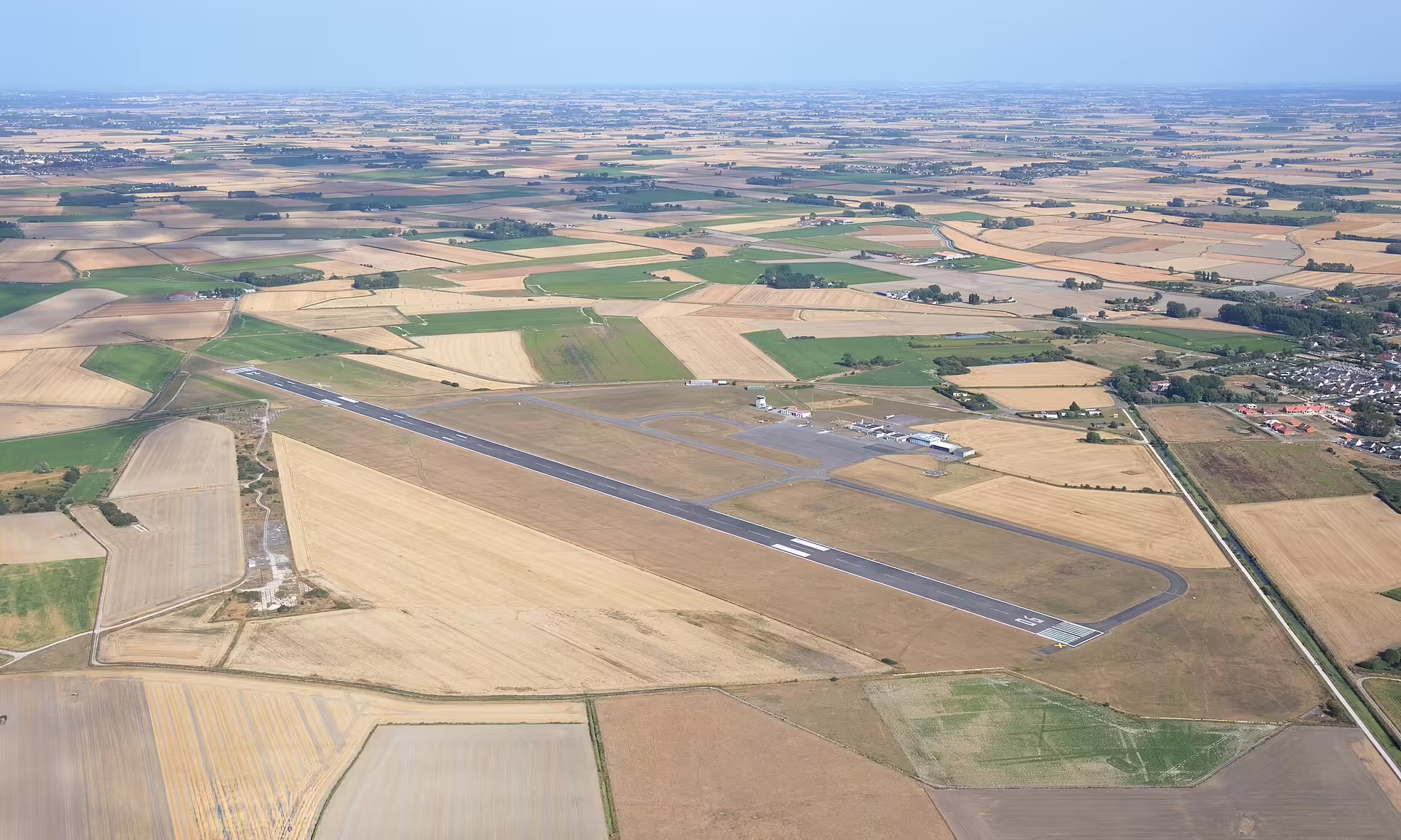 Calais Marck Airport (CQF)