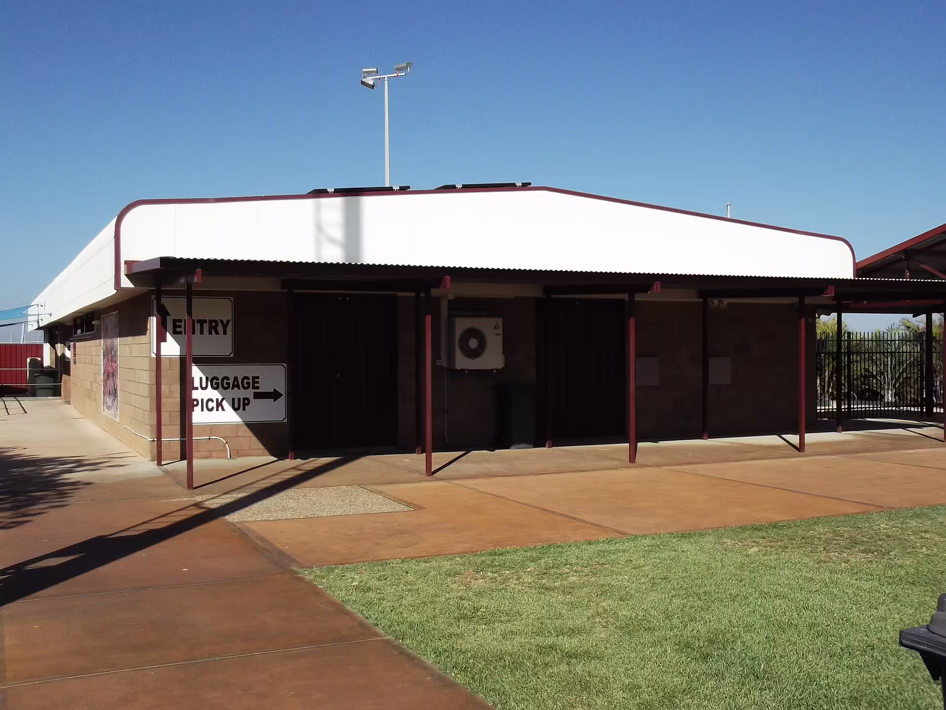 Carnarvon Airport (CVQ)