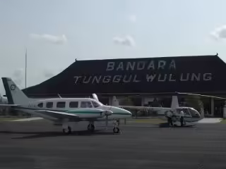 Tunggul Wulung Airport (CXP)