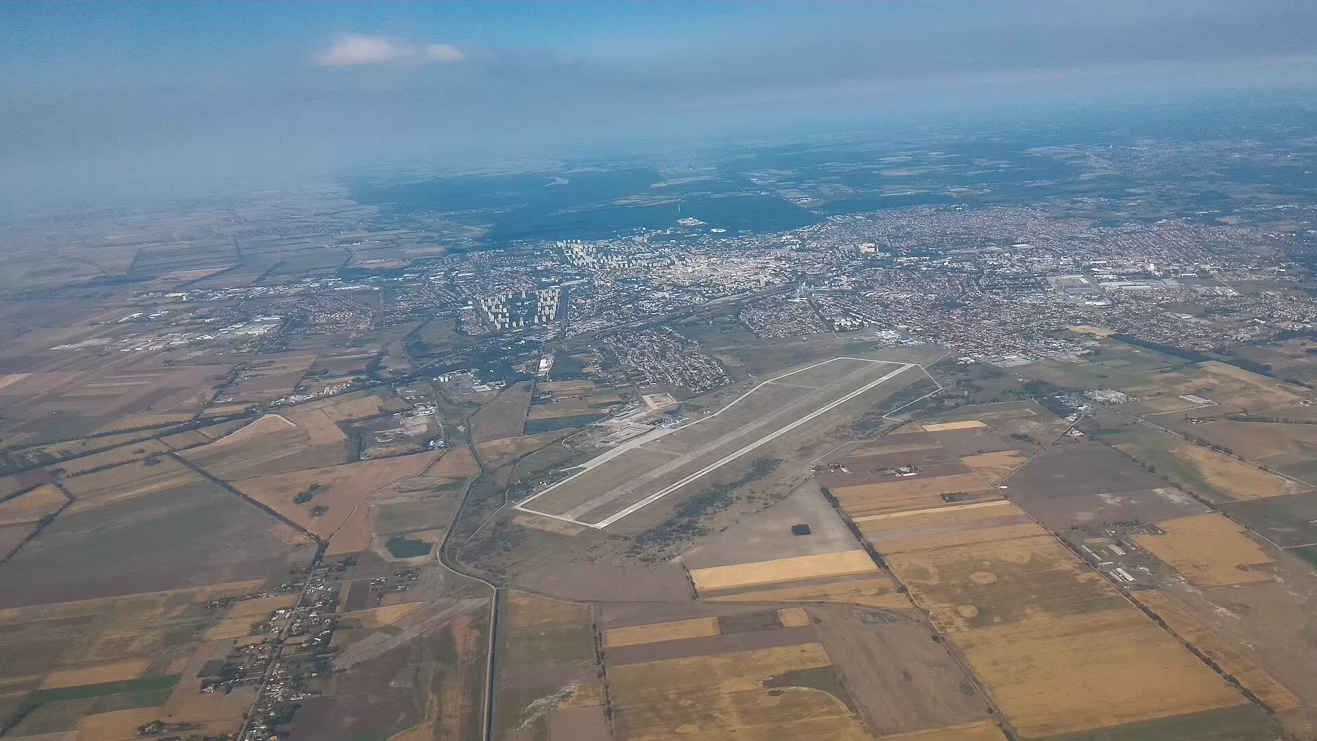 Debrecen International Airport (DEB)
