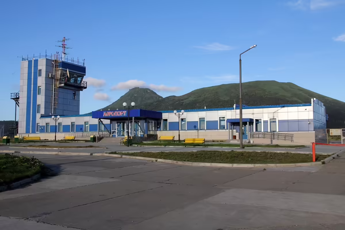 Yuzhno-Kurilsk Mendeleyevo Airport (DEE)