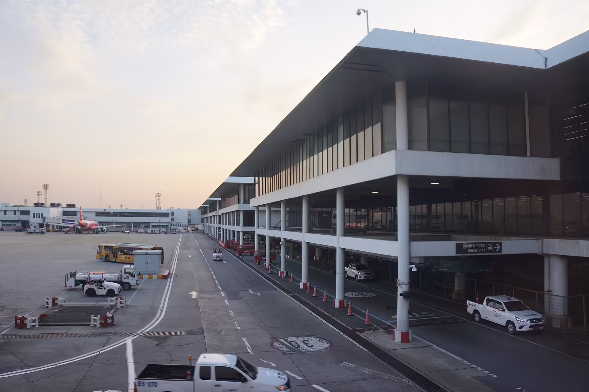 Don Mueang International Airport (DMK)