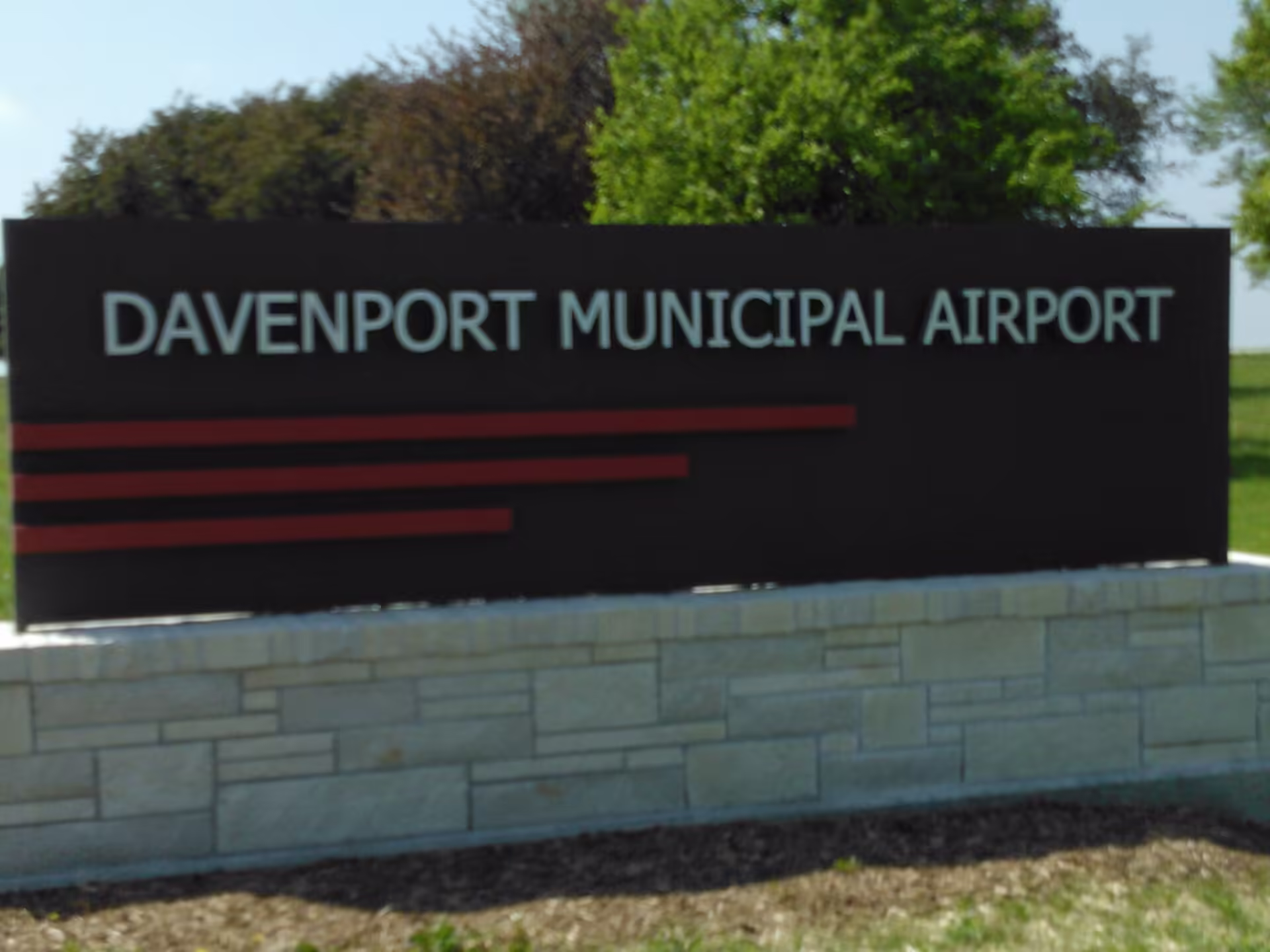 Davenport Municipal Airport (DVN)