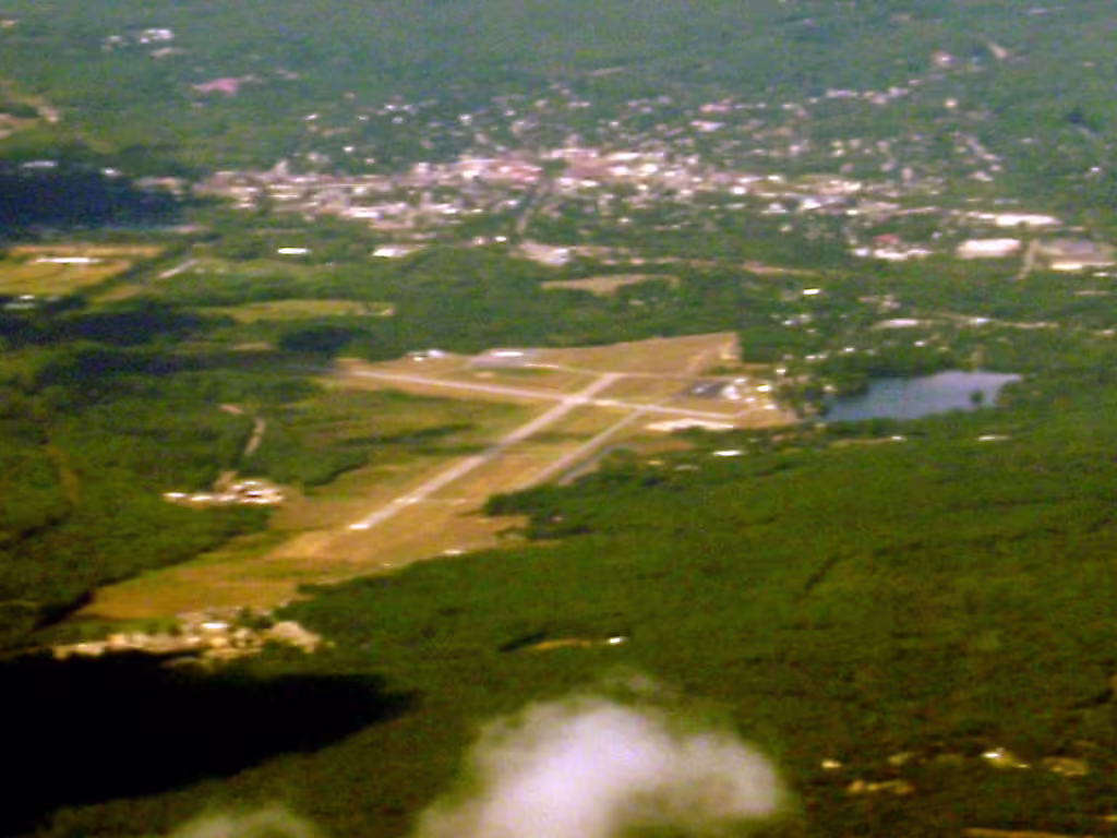 Dillant Hopkins Airport (EEN)
