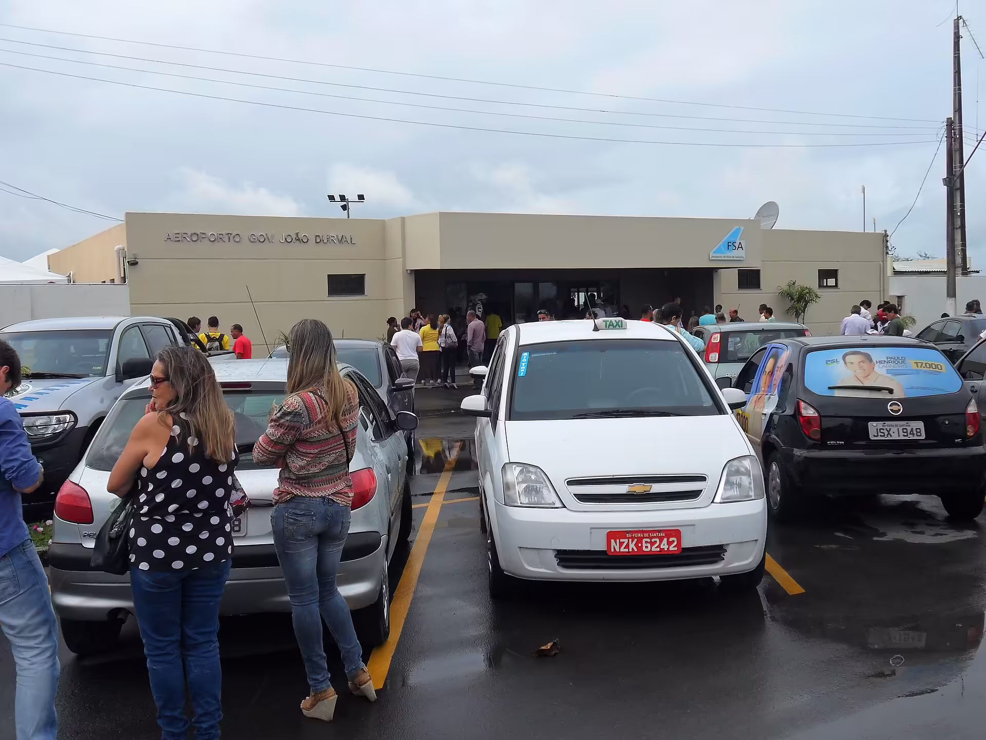 João Durval Carneiro Airport (FEC)