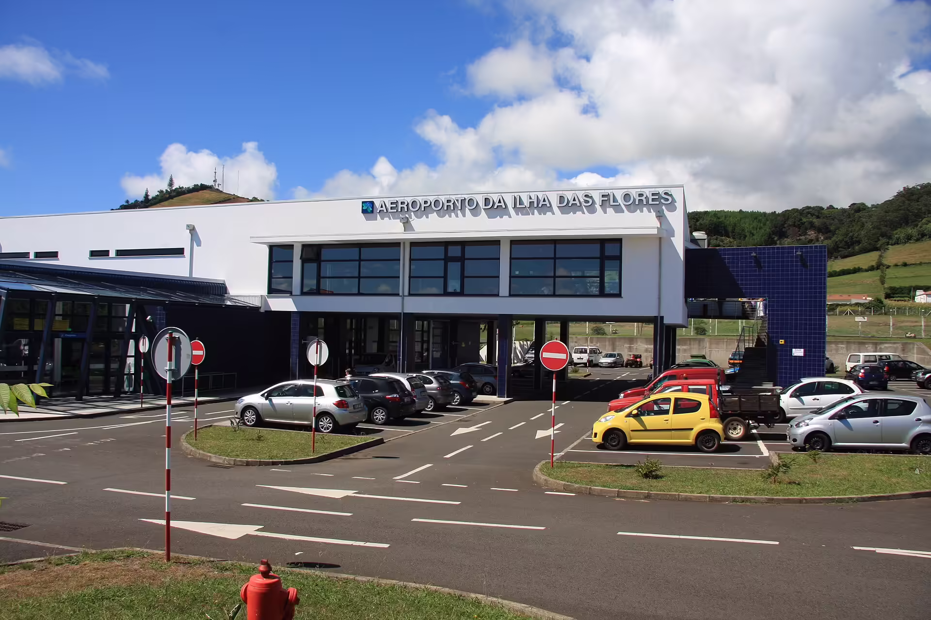 Flores Airport (FLW)