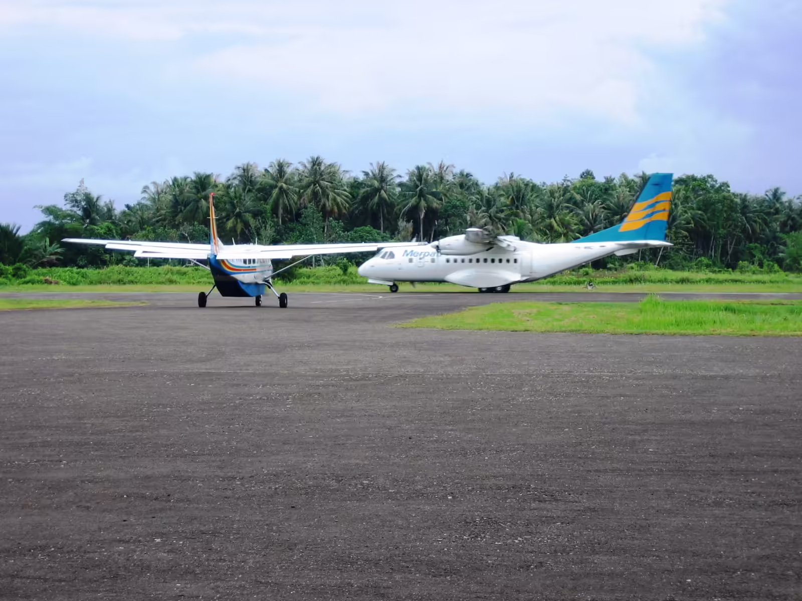 Binaka Airport (GNS)