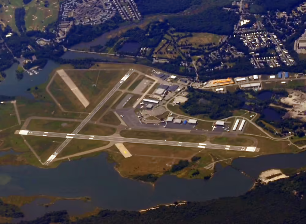 Groton New London Airport (GON)