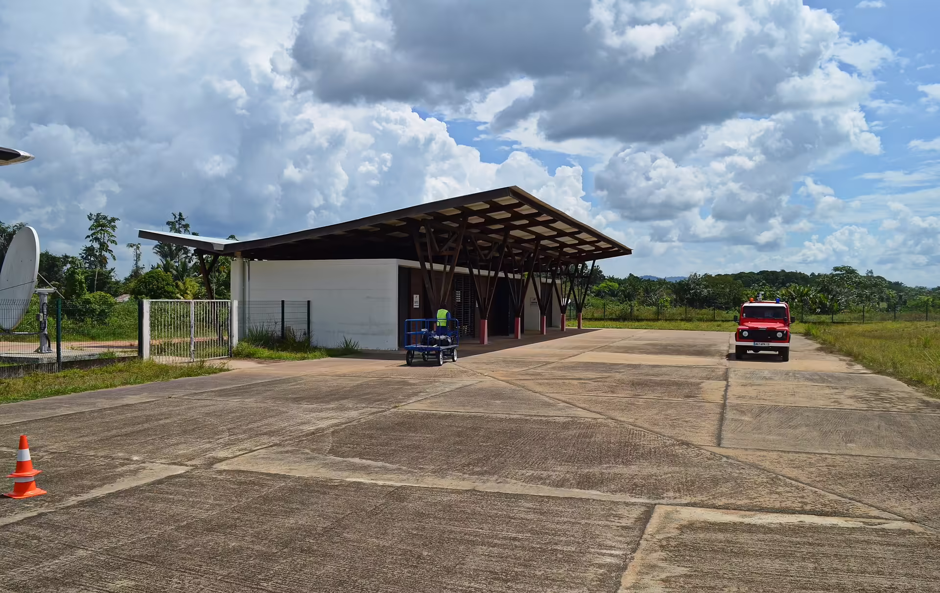 Grand-Santi Airport (GSI)