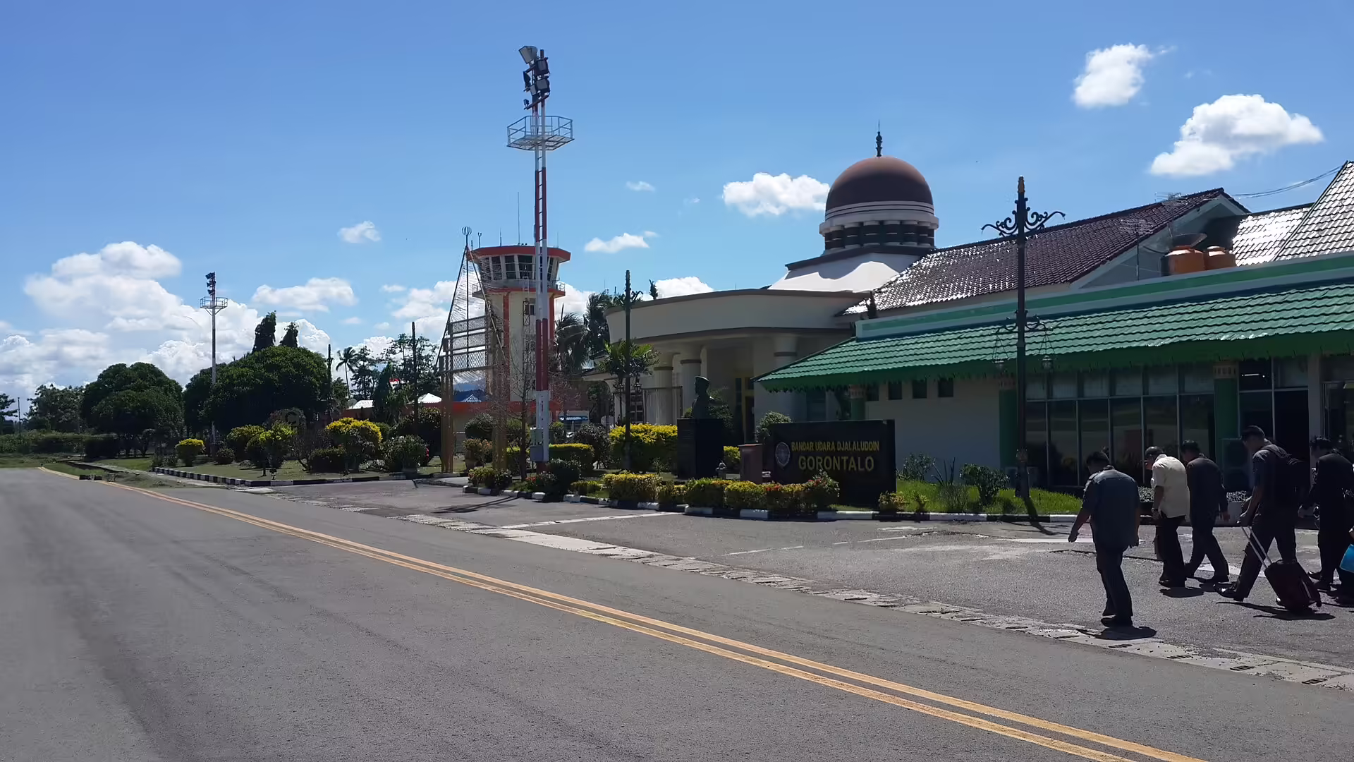 Jalaluddin Airport (GTO)