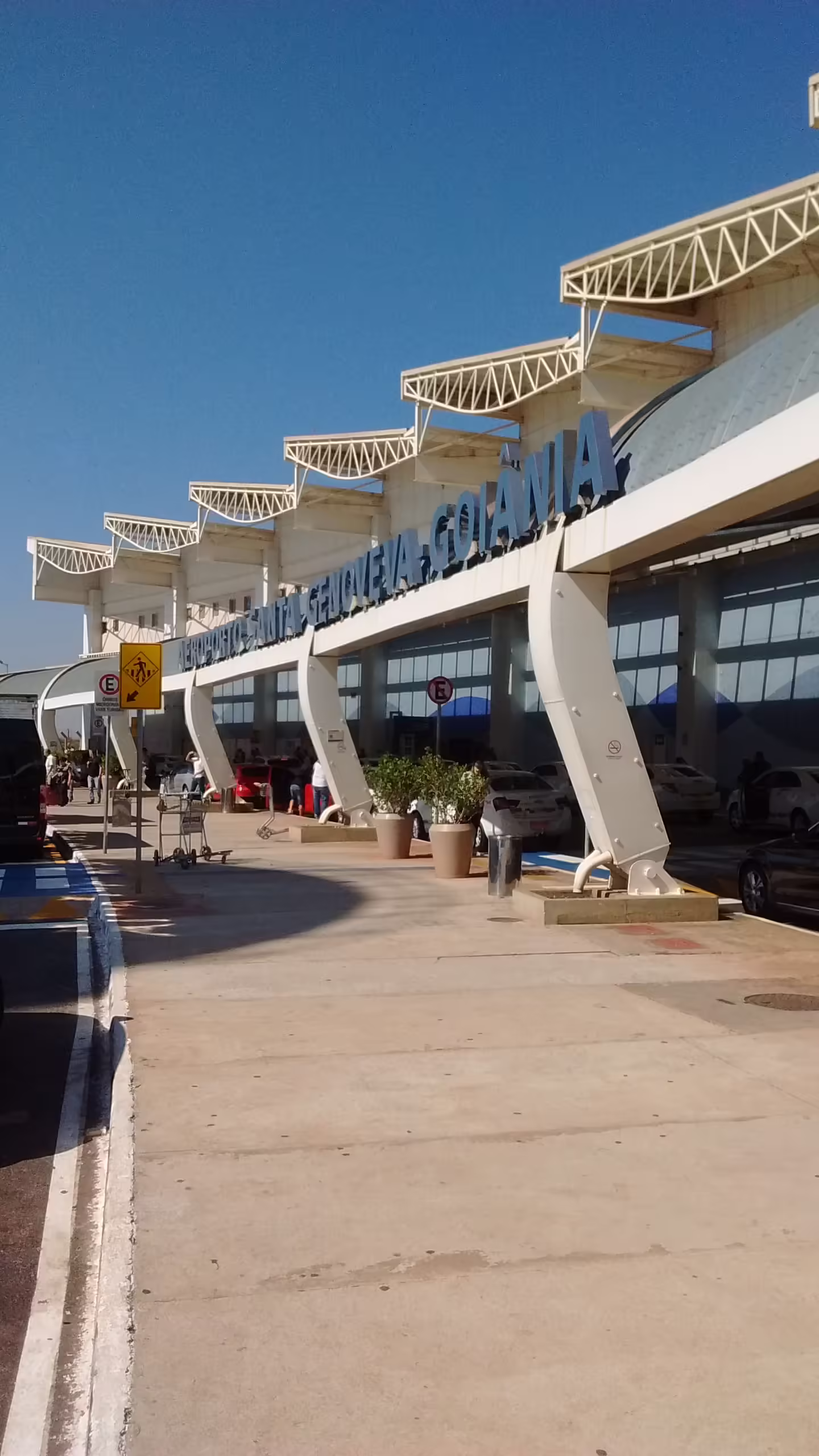 Santa Genoveva International Airport (GYN)