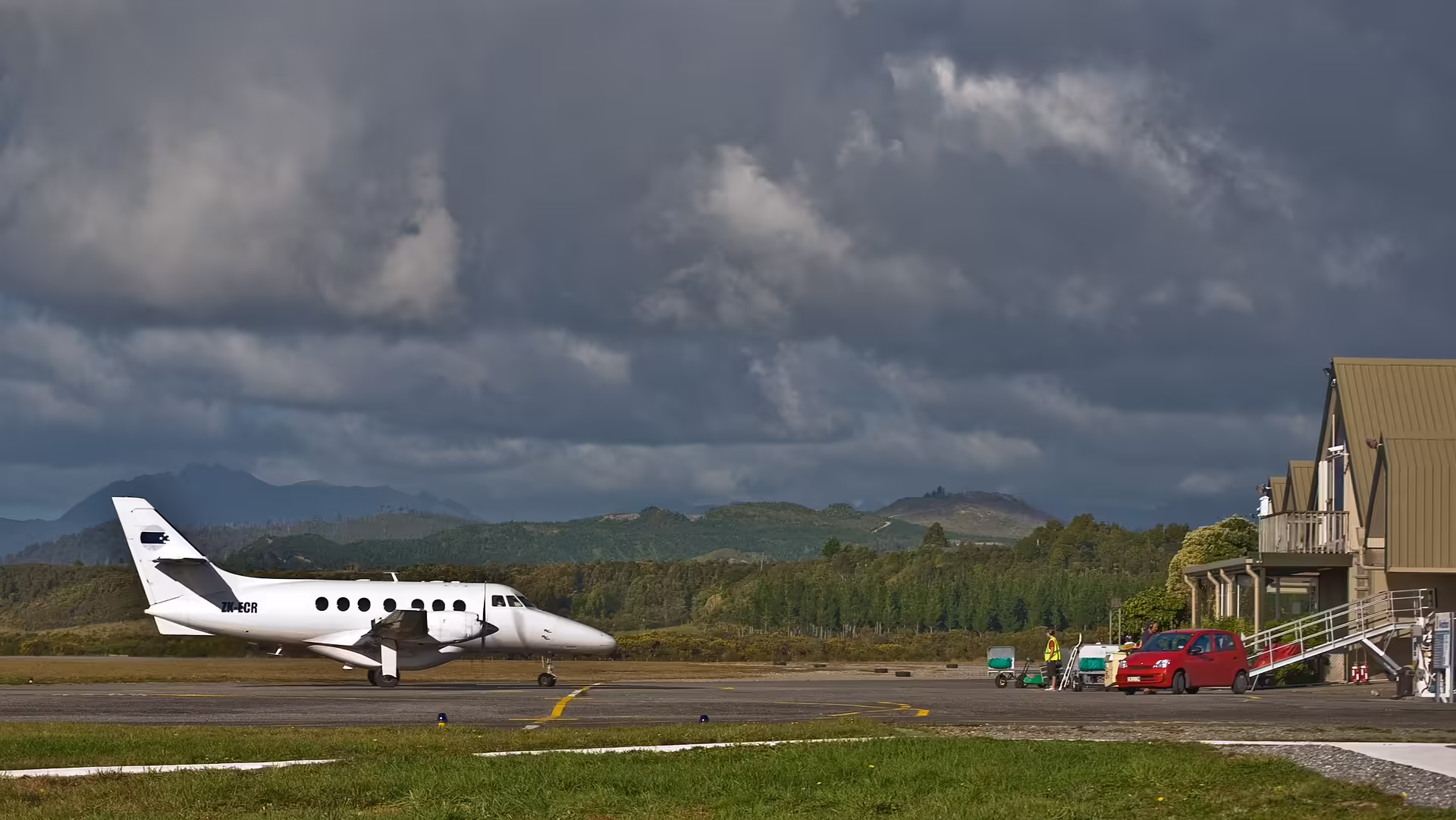 Hokitika Airfield (HKK)