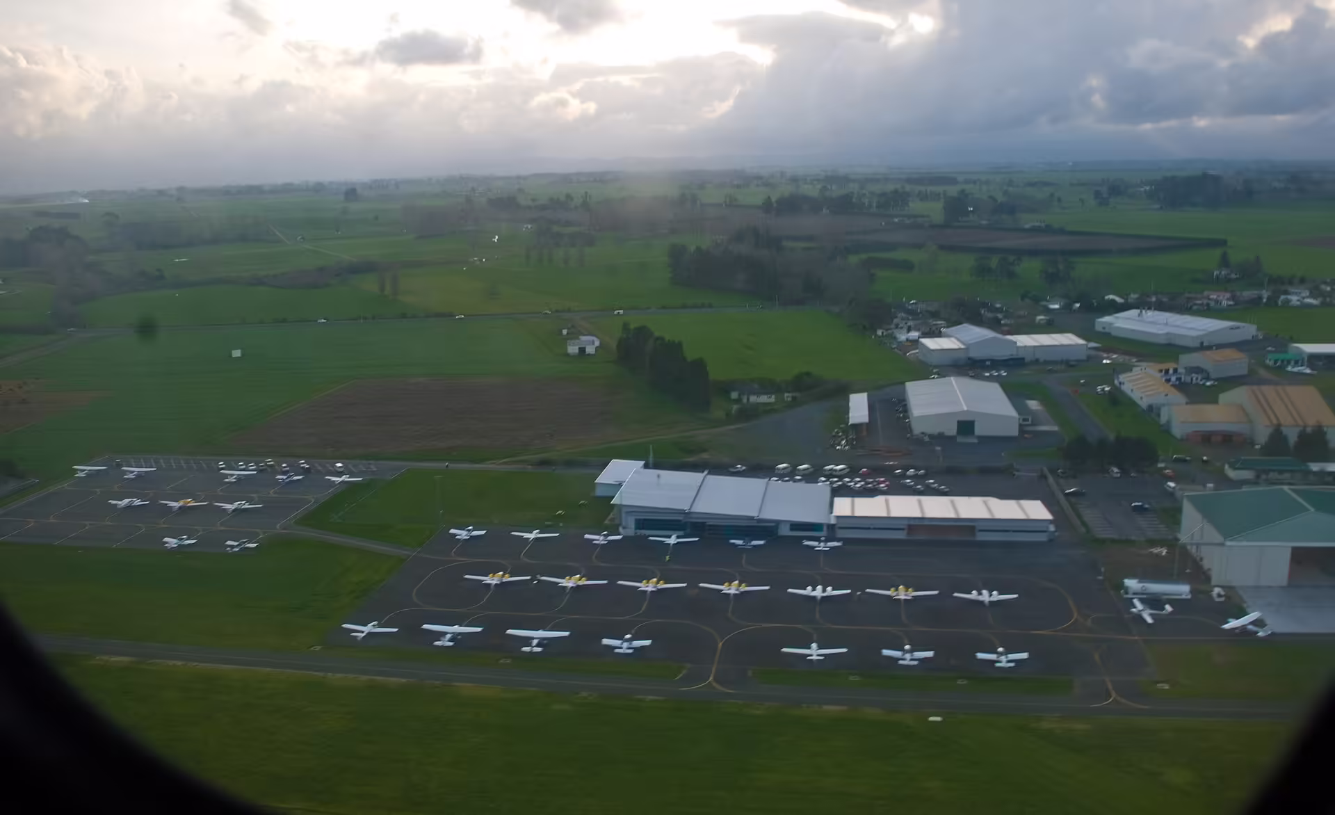 Hamilton International Airport (HLZ)