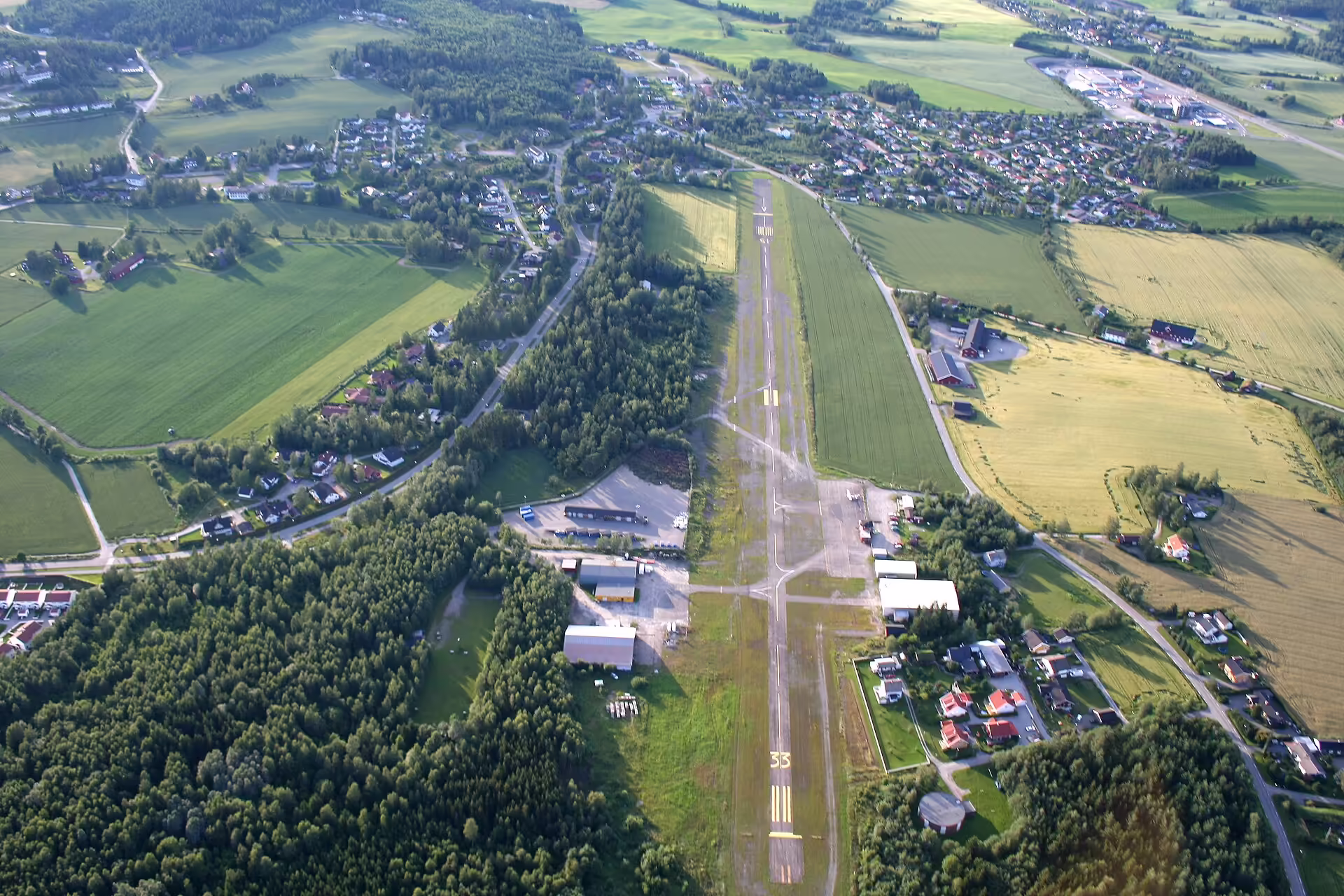 Hamar Lufthavn, Stavsberg (HMR)