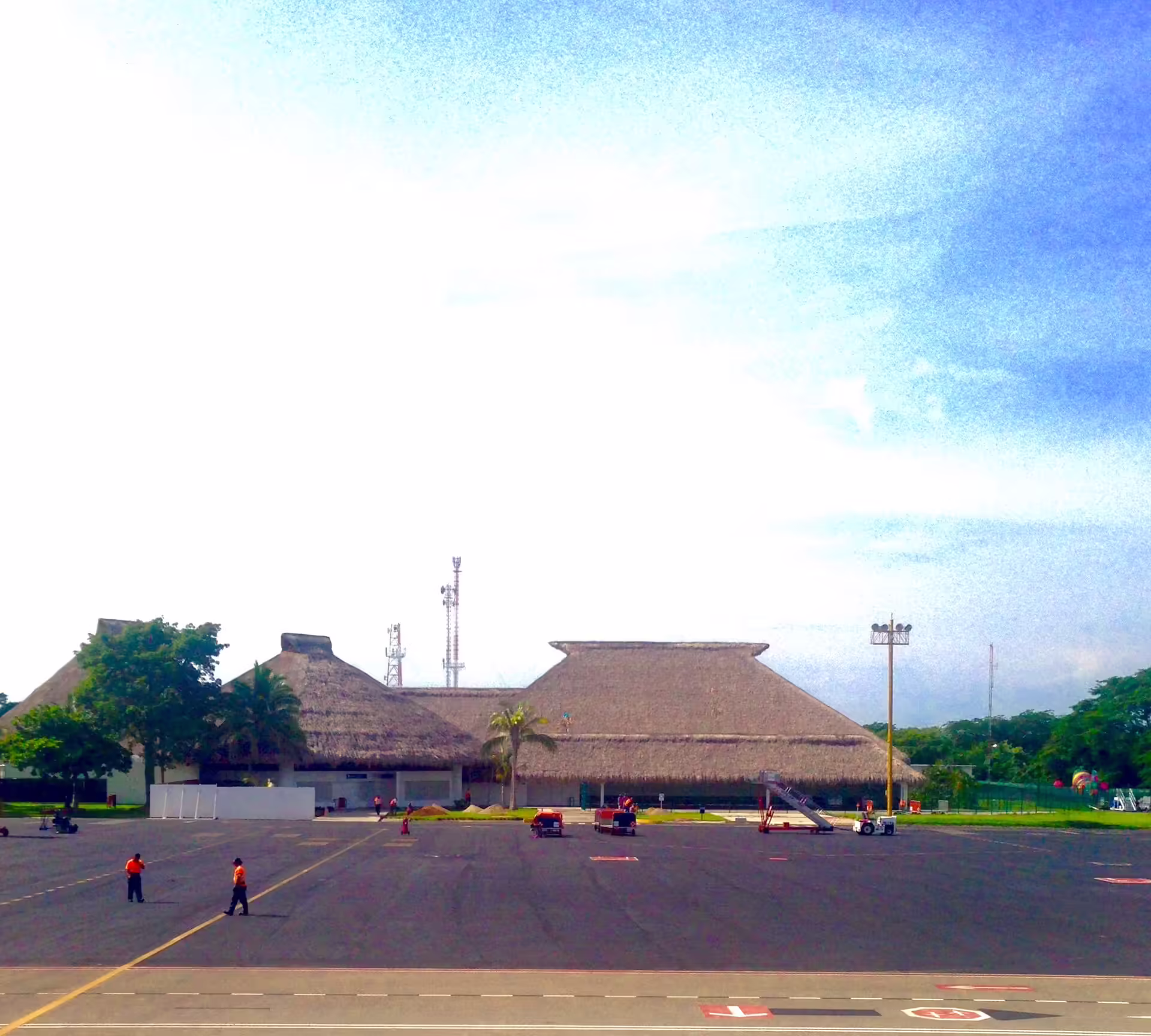 Bahías de Huatulco International Airport (HUX)