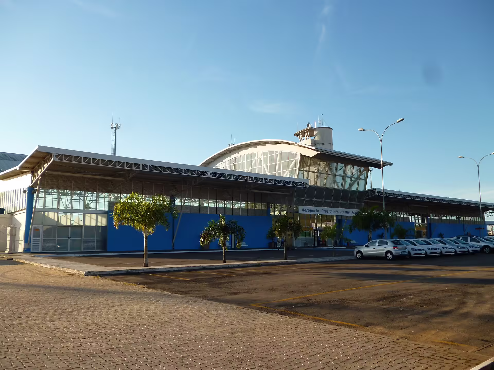 Presidente Itamar Franco Airport (IZA)