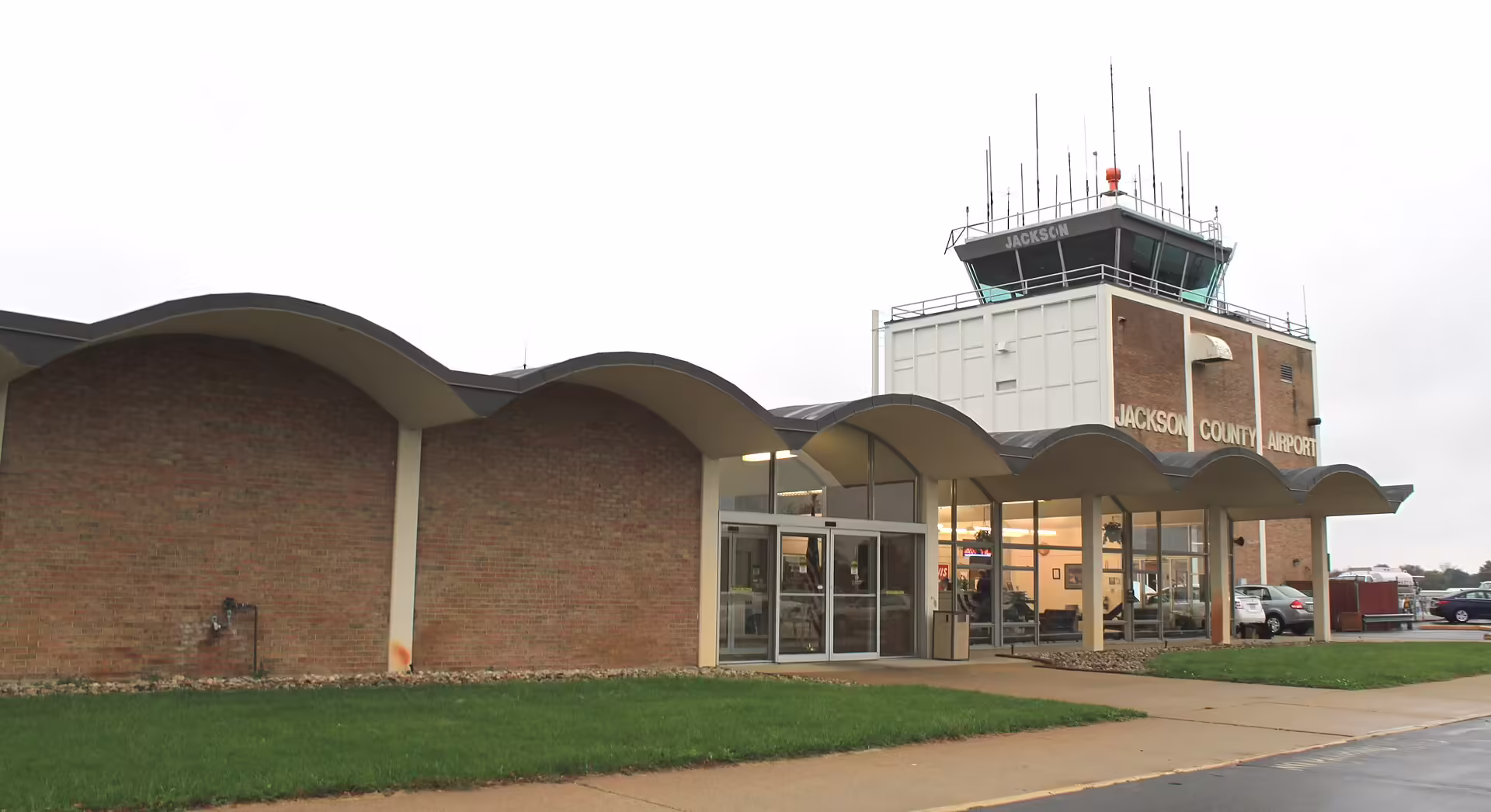 Jackson County Airport/Reynolds Field (JXN)