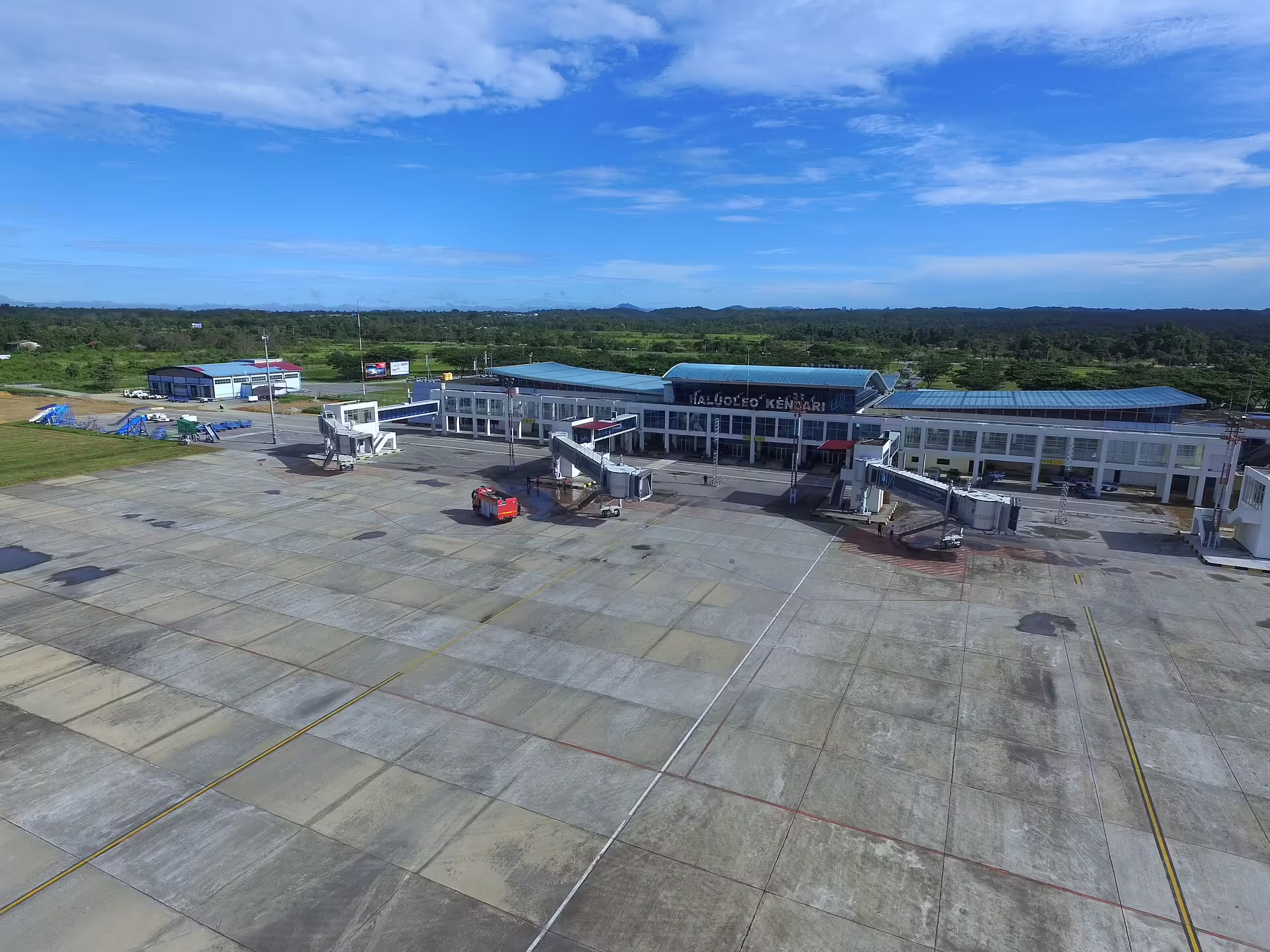 Haluoleo Airport (KDI)