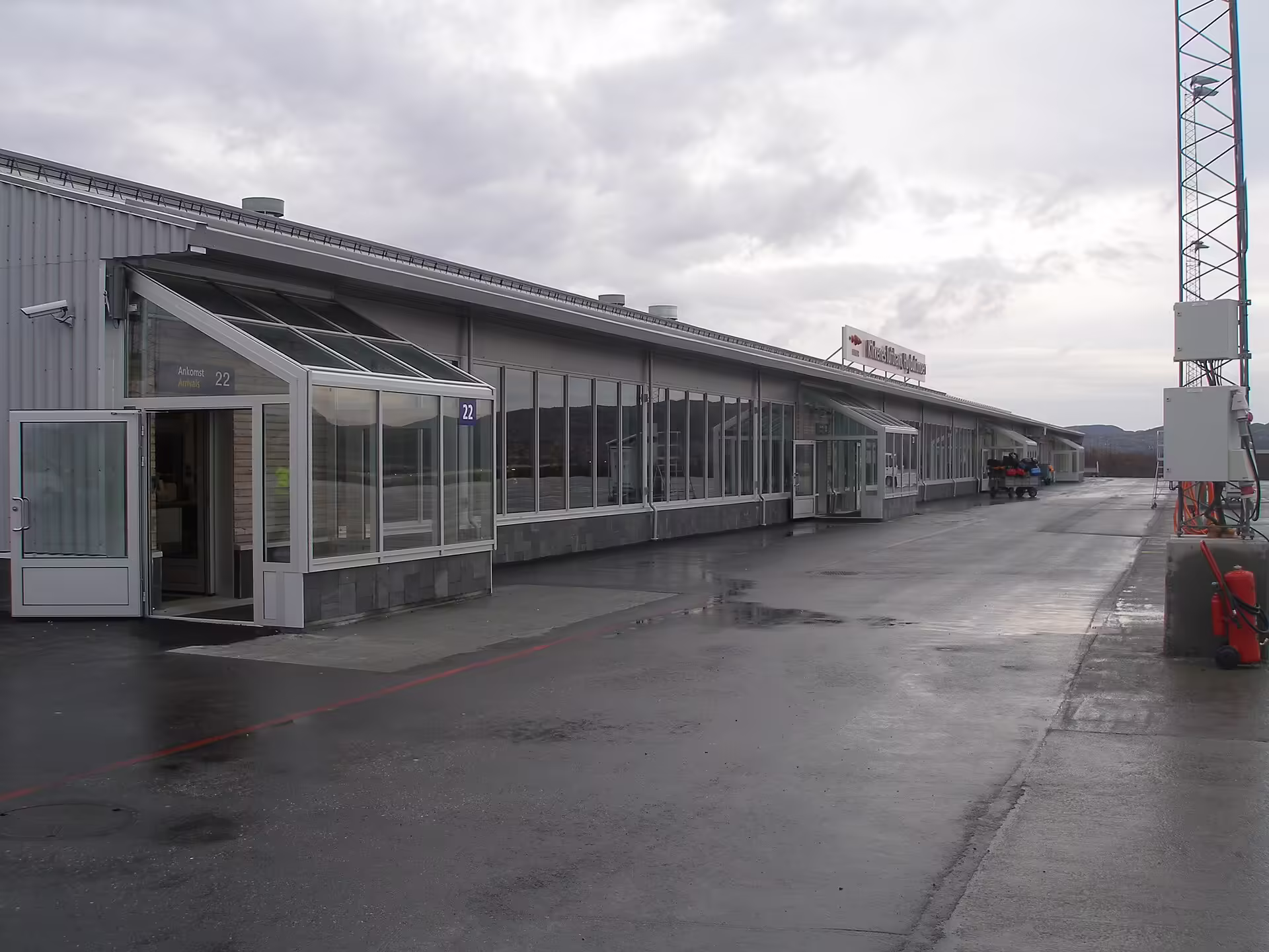 Kirkenes Airport, Høybuktmoen (KKN)