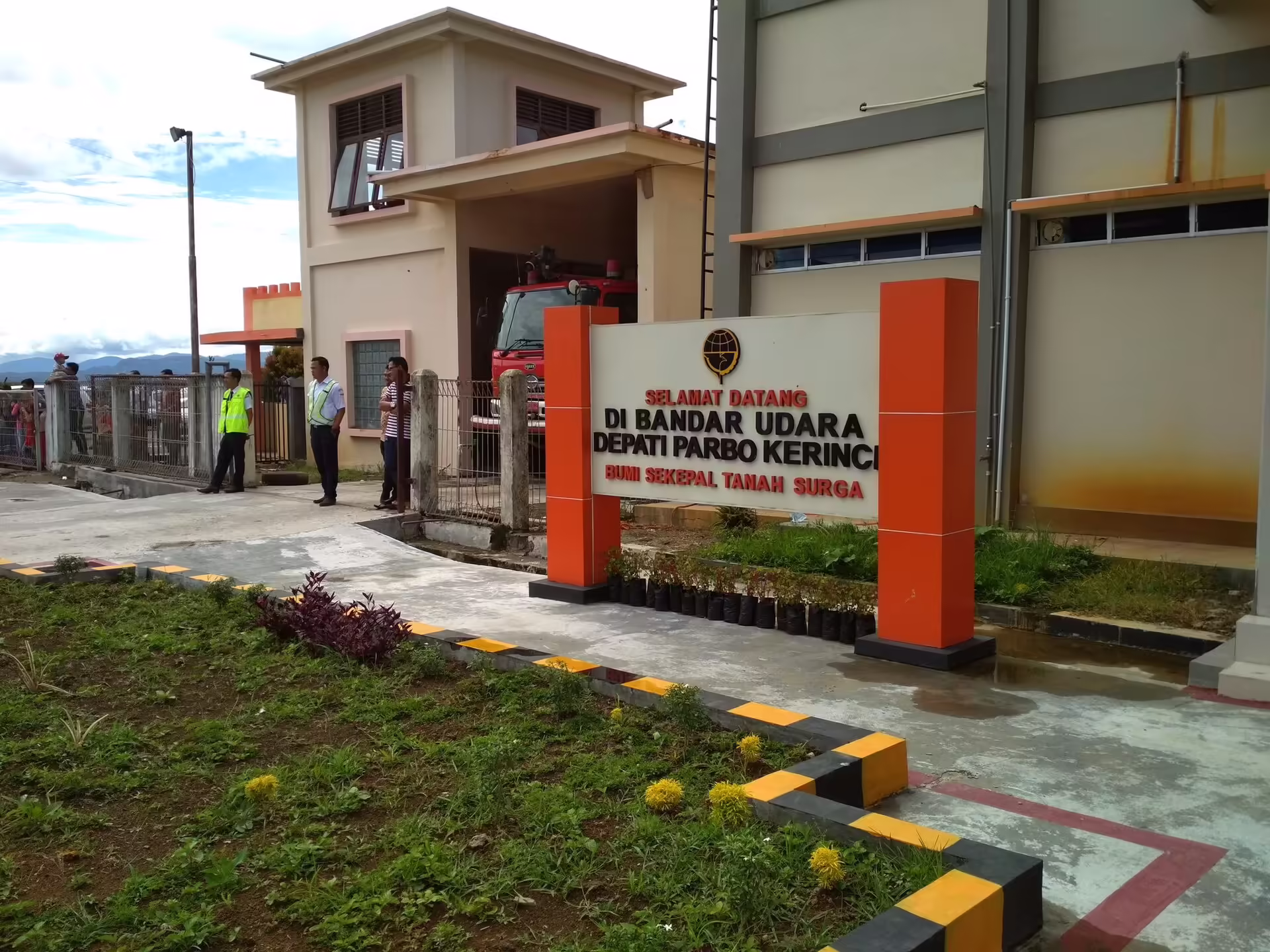 Departi Parbo Airport (KRC)